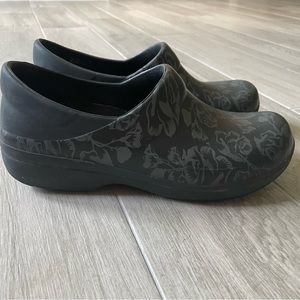 Crocs Women’s Neria Pro II Clog—Silver Rose